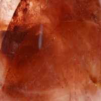 Roche polie en quartz rouge