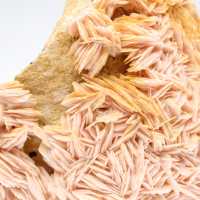 Cristais de barita laranja do Marrocos para colecionadores.