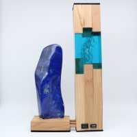 Lámpara en madera y resina con gran lapislázuli