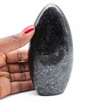 Piedra de turmalina negra de forma libre