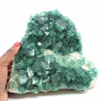 Casi 4 kilos de fluorita verde cristalizada en cubos