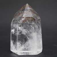 Prisme de cristal de roche à inclusion