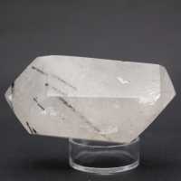 Cristal biterminé à inclusion de cristaux de tourmaline