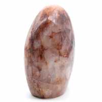 Roche en quartz rouge naturel