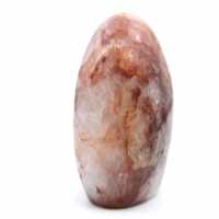 Roche en quartz rouge naturel