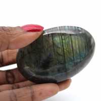 Galet poli en Labradorite