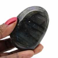 Galet poli en Labradorite