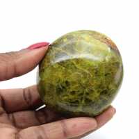 Galet d'opale verte de Madagascar