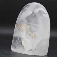 Polierter bergkristall in freier form