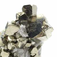 Grands cubes de pyrite avec cristaux de quartz