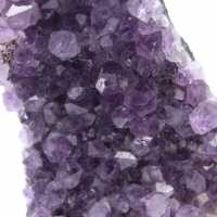 Amethystdruse mit Calcit