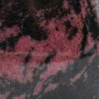 Roche en Rhodonite naturelle