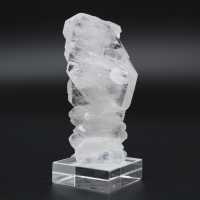 Faden quartz crystal on base