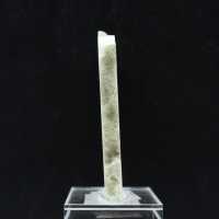 Tranche polie d’Aragonite verte minéral brut de qualité