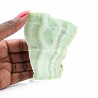 Tranche polie d’Aragonite verte minéral brut de qualité