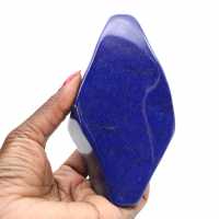 Ornement en lapis-lazuli poli d’Afghanistan