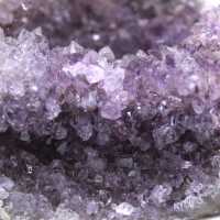 Géode Améthyste Brésilienne : Décoration et Minéralogie