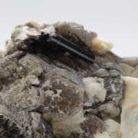 Mica et tourmaline sur quartz brut afghan