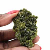 Petite épidote sur gangue claire du Maroc