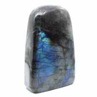 Piccola labradorite lucidata, ornamento da collezione