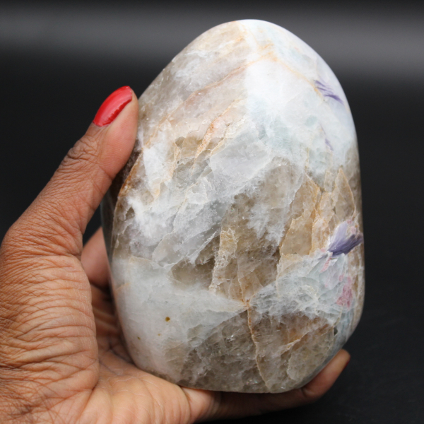 Stein mit Einschluss von Turmalin aus Madagaskar