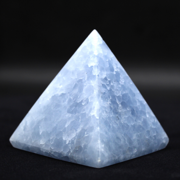 Blaue calcitpyramide