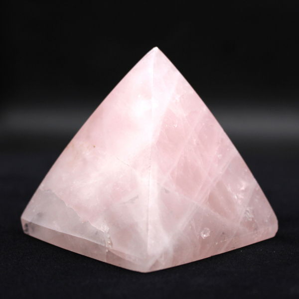 Pyramide en quartz rose
