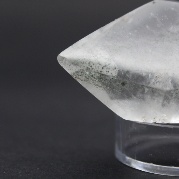 Bitterminated quartz with chlorite inclusion