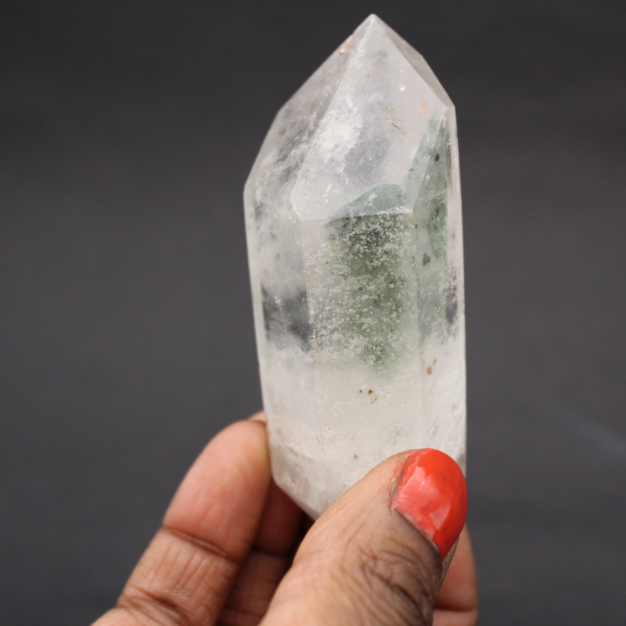 Quartz biterminé à inclusion de chlorite