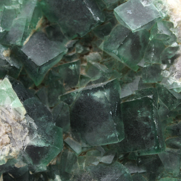 Kubiska kristaller av fluorit på gång