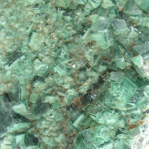 Cristallisation cubique de fluorite de madagascar