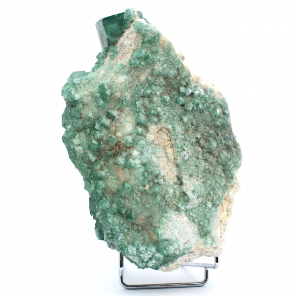 Roher natürlicher fluorit in grünen kristallen