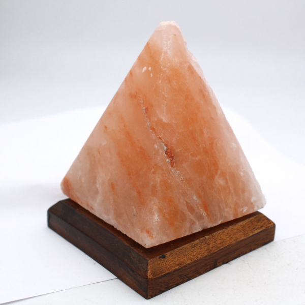 Lampe pyramide en sel rose de l’Himalaya