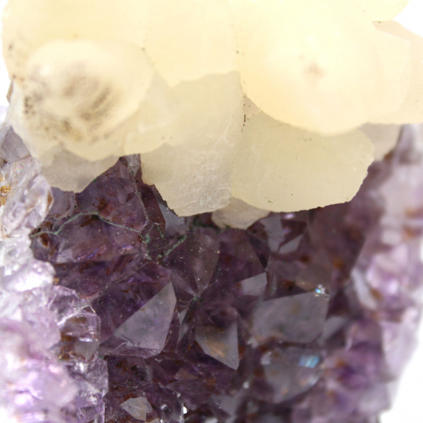 Calcit auf Amethyst aus Brasilien