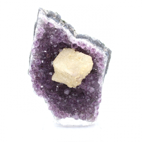 Calcitwürfel auf Amethyst