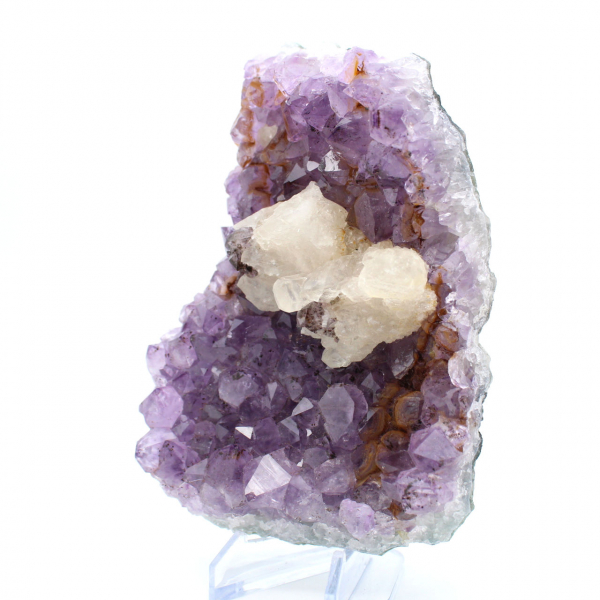 Calcitkristalle auf Amethyst