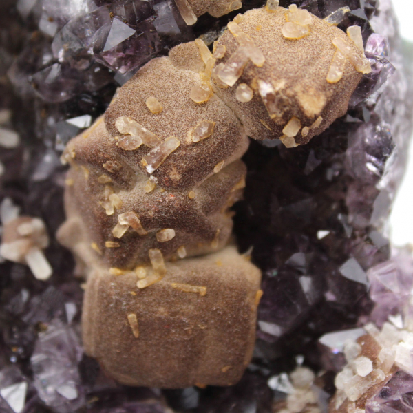 Brasilianischer Amethyst mit Calcit