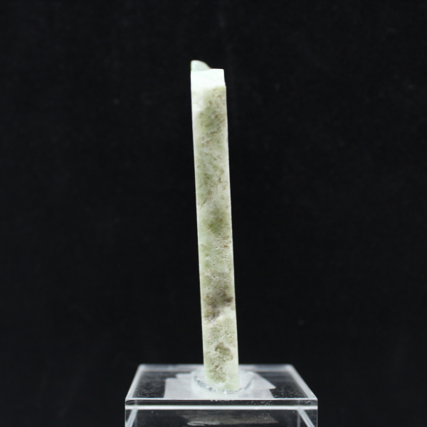 Tranche polie d’Aragonite verte minéral brut de qualité