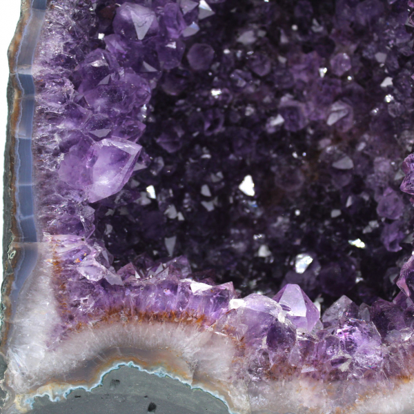 Grande géode d’améthyste du Brésil pour décoration intérieure et collection