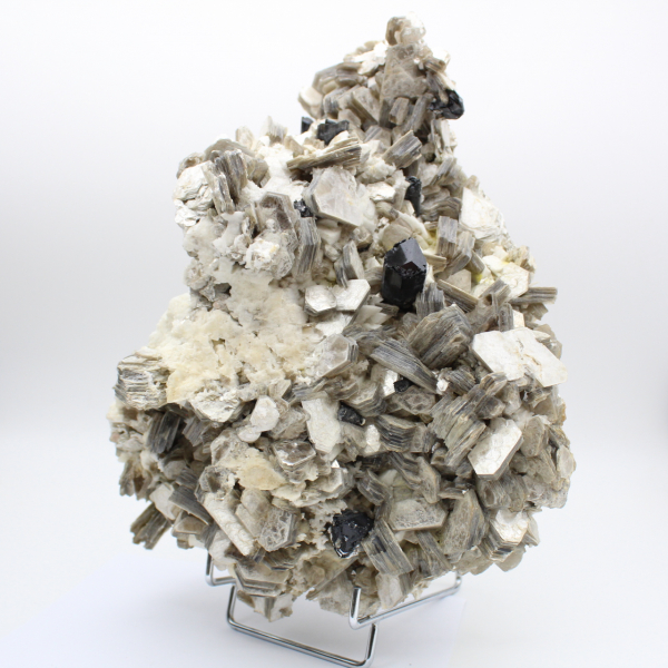 Mica et tourmaline sur quartz blanc d’Afghanistan