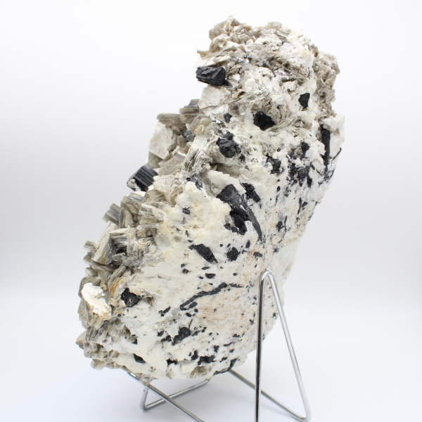 Mica et tourmaline sur quartz blanc d’Afghanistan