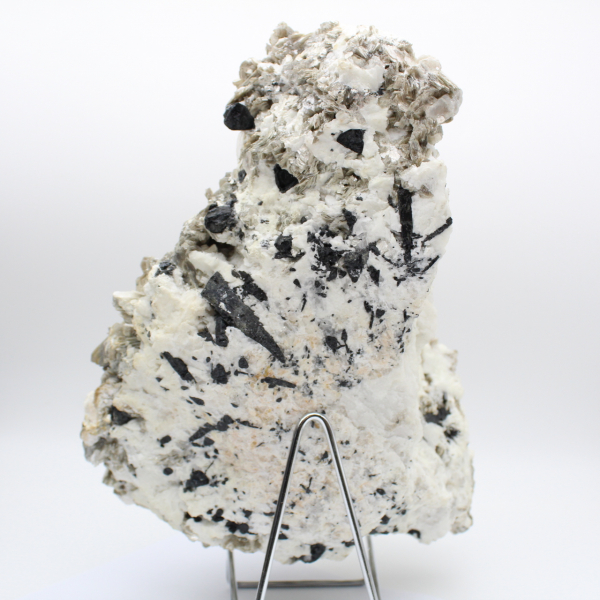 Mica et tourmaline sur quartz blanc d’Afghanistan