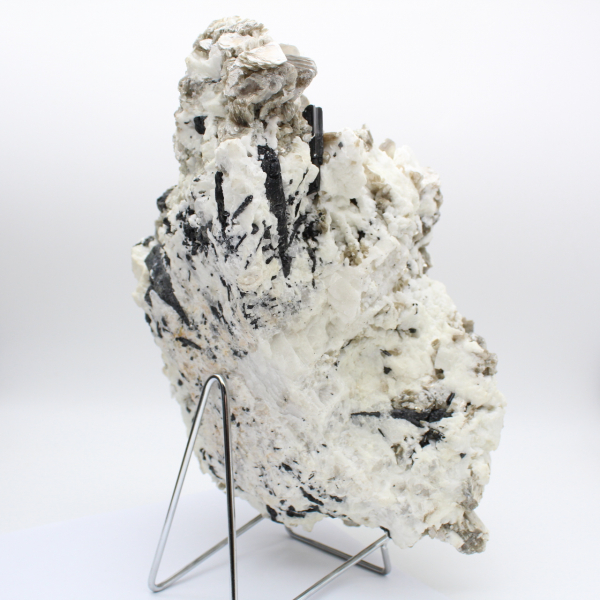 Mica et tourmaline sur quartz blanc d’Afghanistan