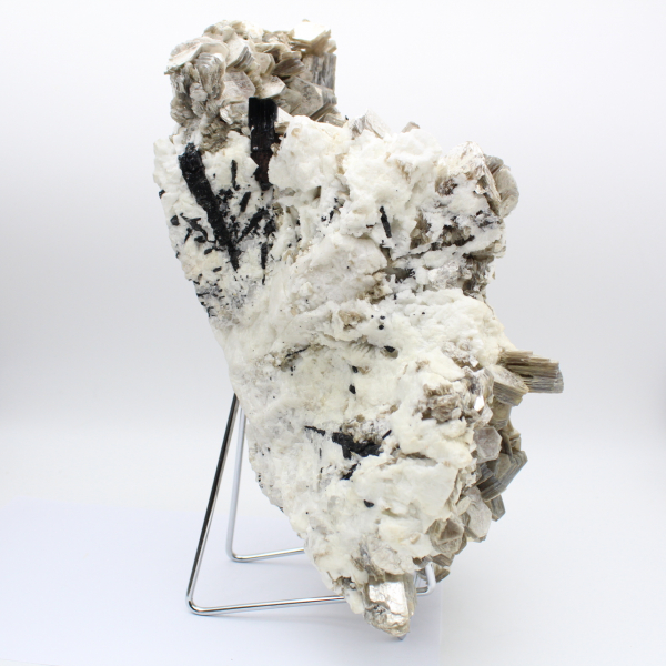 Mica et tourmaline sur quartz blanc d’Afghanistan