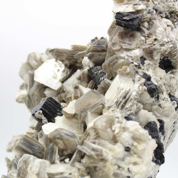 Mica et tourmaline sur quartz blanc d’Afghanistan