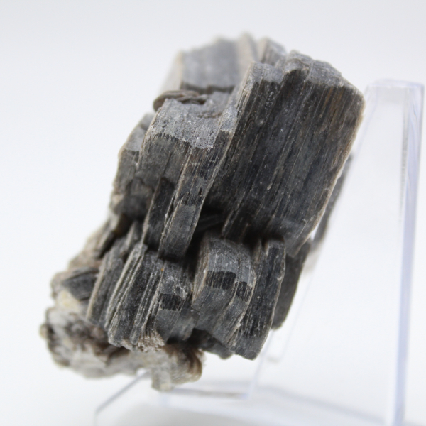 Mica et tourmaline sur quartz brut afghan