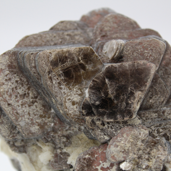 Mica et tourmaline sur quartz brut afghan