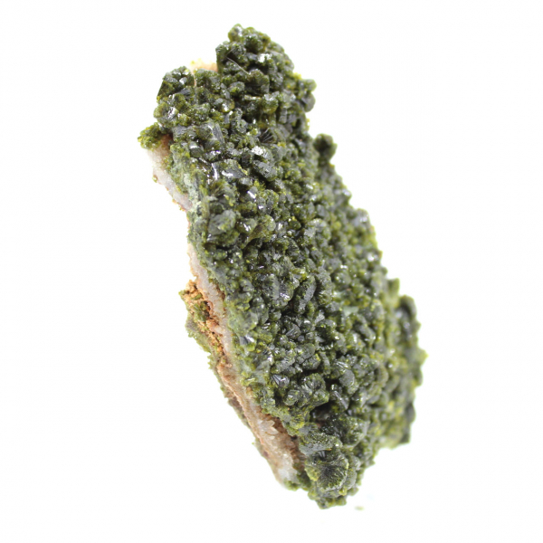 Grüne Epidotkristalle auf einer Matrix aus dem Hohen Atlas