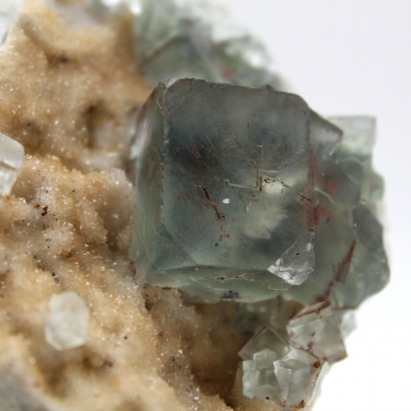 Mineral de fluorita verde: Cristales sobre matriz para decoración