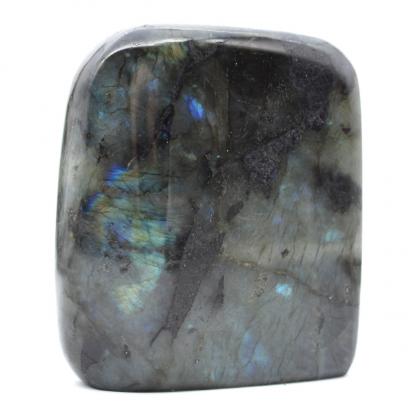 Piccolo ornamento in labradorite lucidata, Madagascar